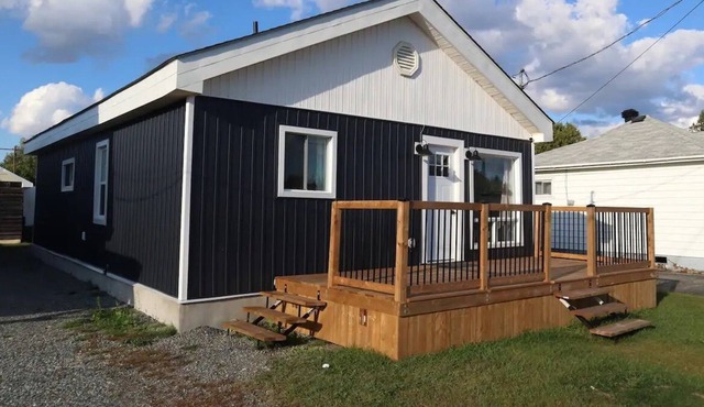 FamilyFriendly Modern Cottage by Moonlight Beach