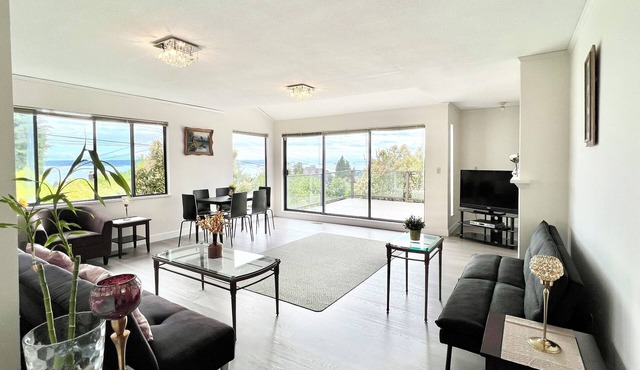 Fantastic Oceanview Home Near Beach/Shopping Centre/Downtown/Top Attractions
