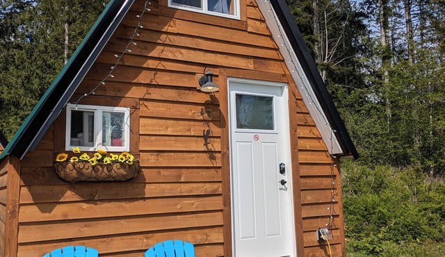 Farmhouse cabin on 33 acre farm