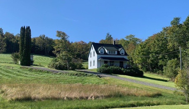 Farmhouse by Baddeck Bay - Peaceful Retreat while Exploring Cape Breton