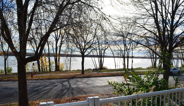 Flawless! Country house facing the river!