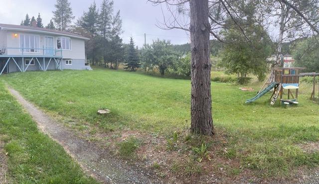 Forget your worries in this spacious 3 bedroom, 2 bathroom , serene space.