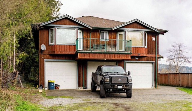 Fort Wine Burrow: 8 Guest Rental Home