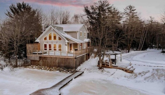 Fox Point Lake House - Luxury Lakefront Rental!
