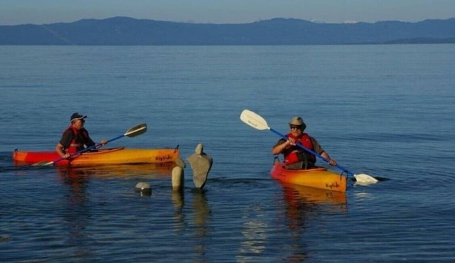 FREE kIds kayak included with Beachfront 2bdrm Hot tub, bonfires, oysters/clams