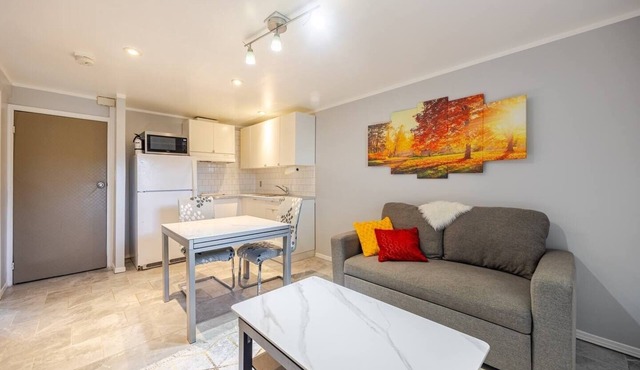 ✅ Fresh Private Apartment Separate Entry 2 beds