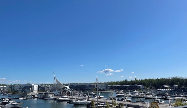 FRIDAY HARBOUR WATERFRONT CHIC GETAWAY