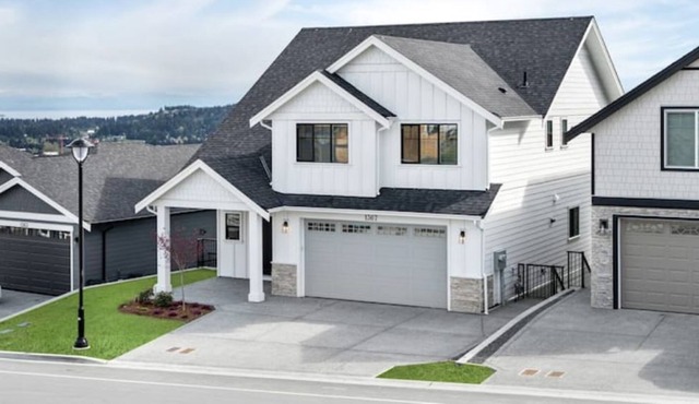 Full Executive Home with Stunning Views