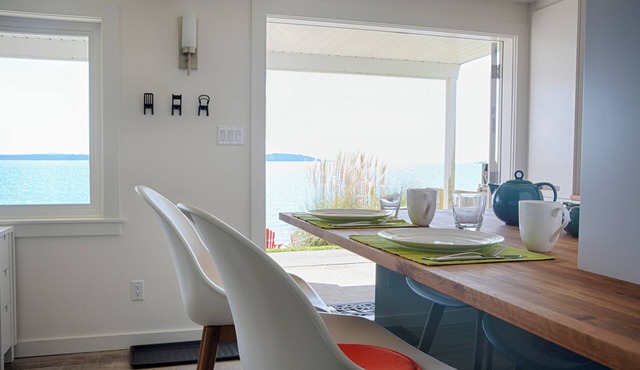 Fully-equipped, comfortable, modern oceanfront suite right on the beach!