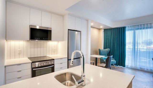 Fully-furnished 1BR unit near Cyrville LRT Train Station in Ottawa