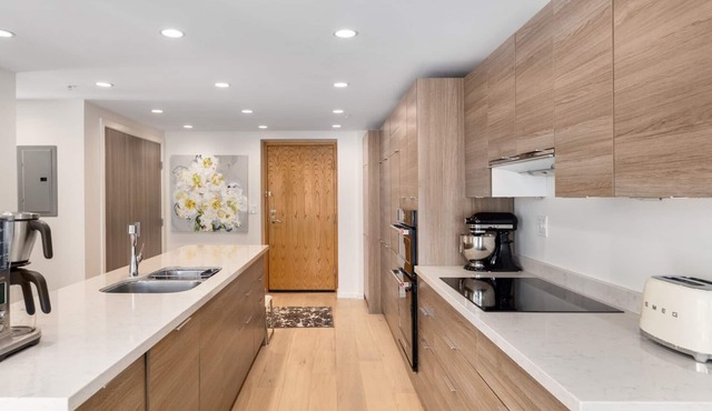 Fully furnished Spacious luxury suite with water & mountain views - Coal Harbour