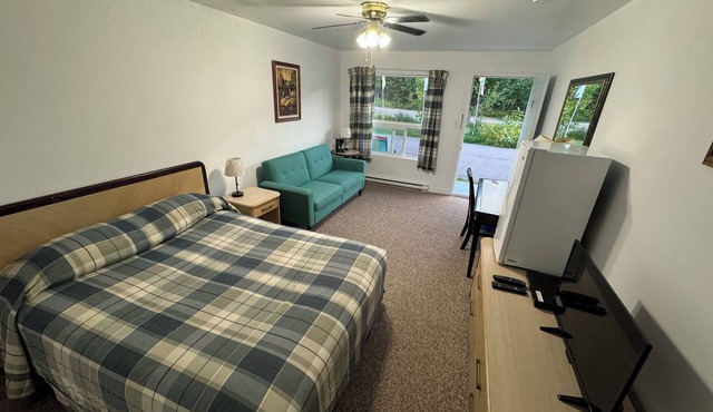 Fundy Rocks Resort Motel Room Close to Famous Hopewell Rocks,