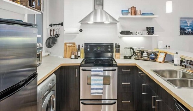 Funky Heritage Loft in the 💜 of Downtown