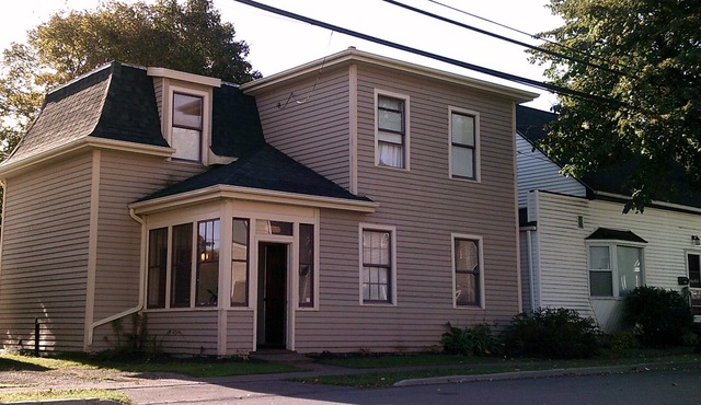 Garden Heritage-Award-Winning Downtown Duplex; Pet-friendly, walkable