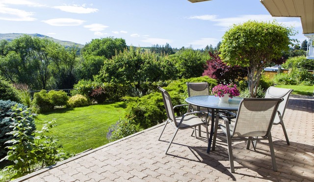 Garden Suite walk 5 minutes to Kalamalka Beach