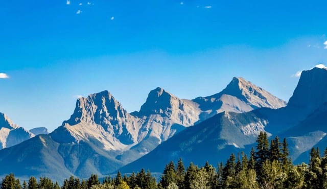 Gateway Suites: Near Canmore and Banff!