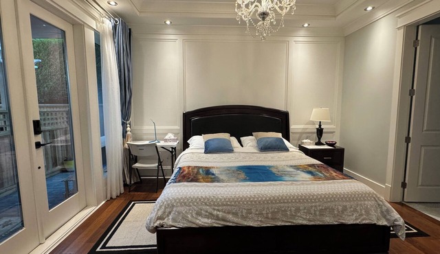 Gilbert house cozy guest ensuite room near YVR-airport
