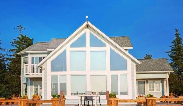 Ginger's Folly - Beautiful Oceanfront Family Size Beach House, 3 bedroom, 2 bath