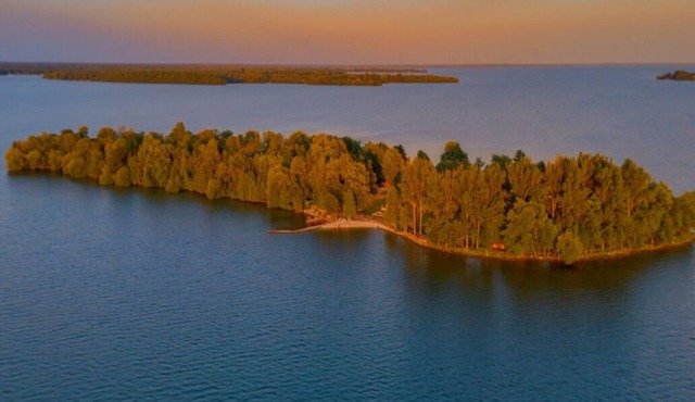 Goffatt Island-your private island 1+1 Bed Cabin 208