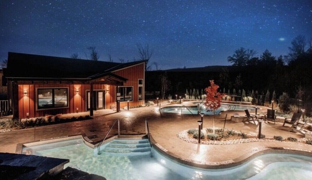 Gorgeous 3br Loft in Blue Mountain - beside the Scandinavian Spa!