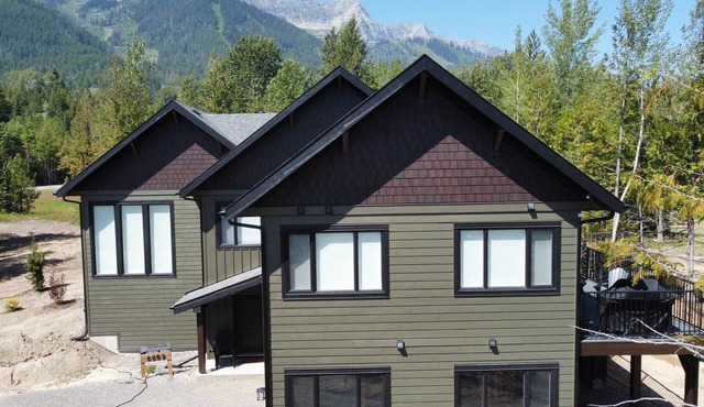 Gorgeous 6 Bedroom with 2 Hot Tubs
