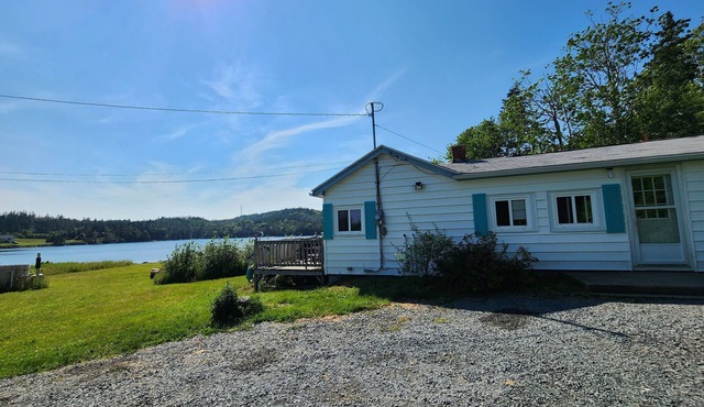 Gorgeous Cottage on the waterfront lake