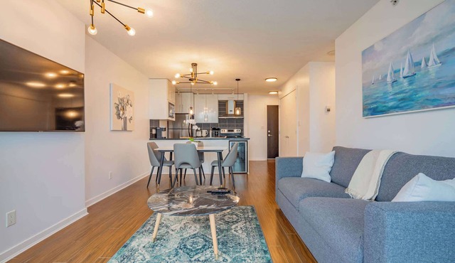 Gorgeous Downtown Unit + Parking