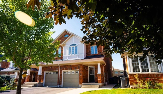 Great 3BR 2.5 Bath Home near Square One!!