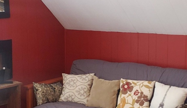 Great for a travel nurse! Charming coutry rooms for rent