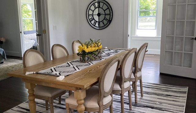 Great Getaway! Exceptional Home. Walking distance to The Christmas Tree Shoppe