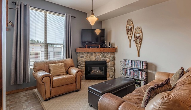 Ground floor condo in Creekside with King Bed in Master, deck w/bike storage