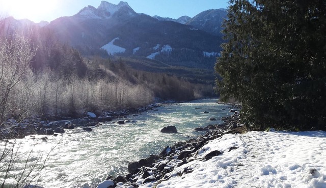 Guest House by Chilliwack River-sleeps 6. Hiking, rafting, fishing & more!