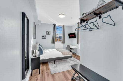 Guestic Hotel at Queen West