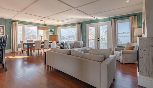 Hackett's Cove Oceanfront Family Cottage for 11