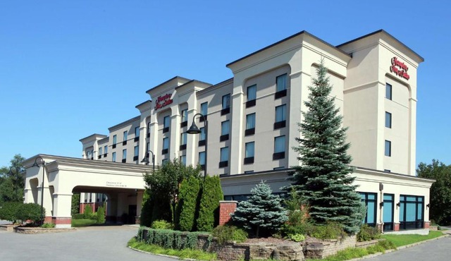 Hampton Inn & Suites Laval