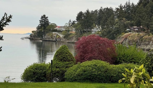 Haven By The Sea Oceanfront 2 King Beds + Air Conditioning + Private Decks