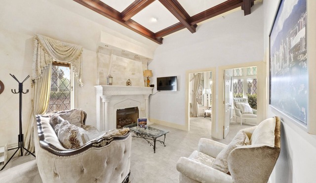 Heritage Tavistock Mansion 4 BR+Office Near YVR+Golf+UBC