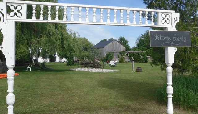 Historical and Private Estate, with Pickle Ball Court, Games Barn, minutes to SH