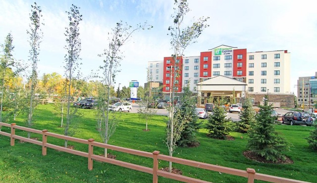 Holiday Inn Express and Suites Calgary University by IHG