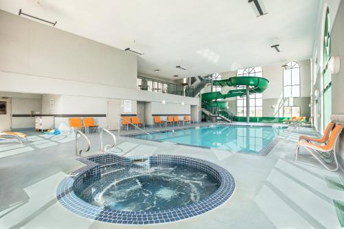 Holiday Inn Express & Suites Medicine Hat by IHG