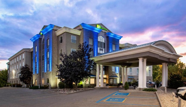 Holiday Inn Express & Suites Saskatoon Centre by IHG