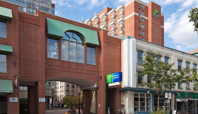 Holiday Inn Express Toronto Downtown by IHG