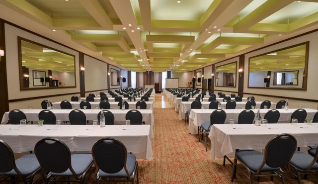 Holiday Inn Montreal Centre Ville Downtown by IHG
