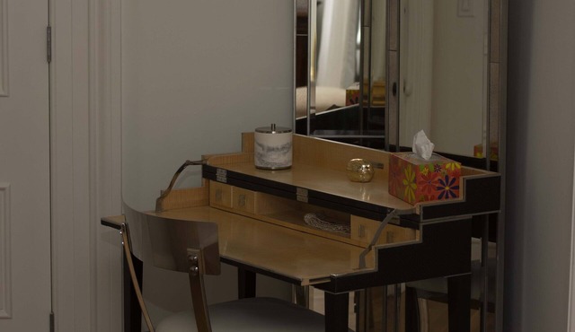 Hollywood glam in a stunning restored mansion! STA Licence # ST-2019-0098