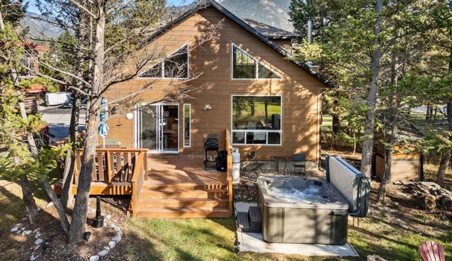 Honeycomb Hollow | Hot Tub | Game Room | Fireplace