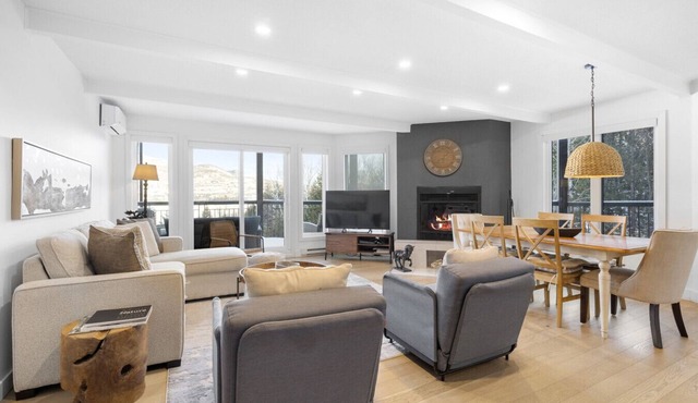 Huge 3 Bedroom Condo with a View