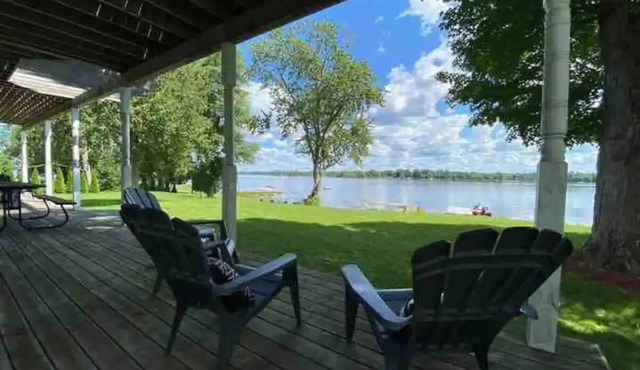 Huge lakefront room, pool, hottub, sauna #10