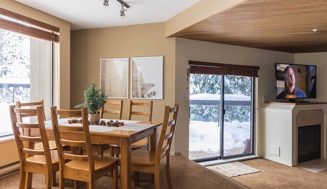 Huge New MountainView Patio, Spacious Ground Flr Corner Unit, Sleeps 8, Pool/Spa