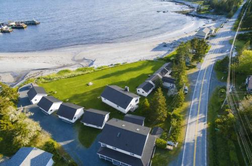 Hunts Point 2-BR Coastal Retreat - Cottage # 4