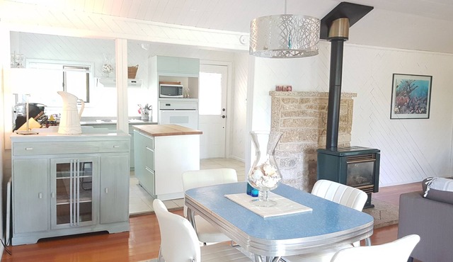 Ice Fishing Mecca Gimli & Area Year Round Home w Fireplace & Heated Tile Floors